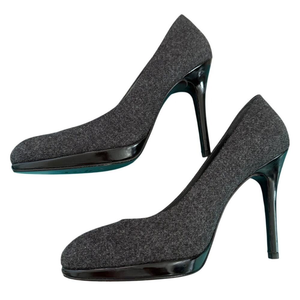 Stuart Weitzman Gray Wool Round Toed 4.5" Pumps/H… - image 2